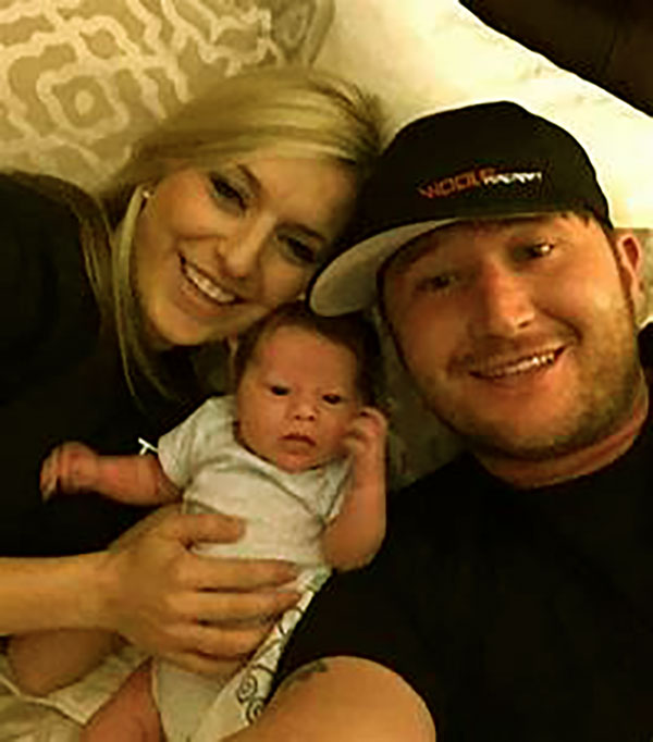 Image of Alisa Mote and Kye Kelly with their daughter